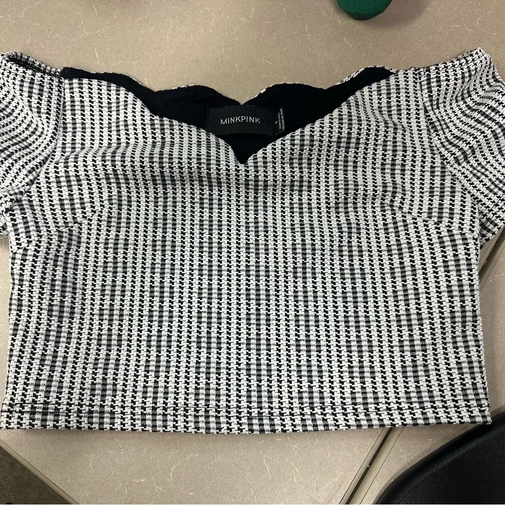 MinkPink black and white short sleeve - Picture 1 of 3